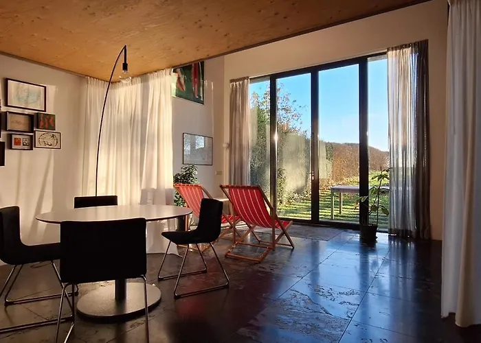 Het Wolfshuis Bed & Breakfast 4*